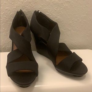 Donald Pliner Wedges